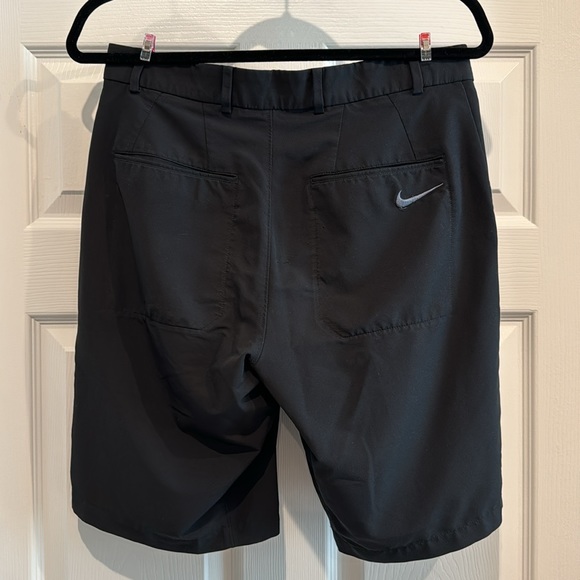 Nike Golf Shorts - Picture 2 of 3